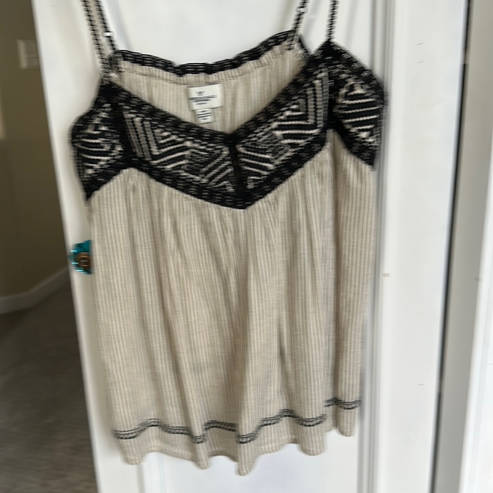 American eagle spaghetti strap top. Cream and black. Size M